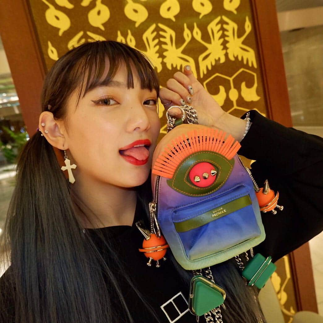 須田アンナさんのインスタグラム写真 - (須田アンナInstagram)「. 🧡💚💙MONSTER💙💚🧡 too much kawaii;) #maisonpromax #30fashiongods #villansquad」2月4日 18時20分 - annastagram.official