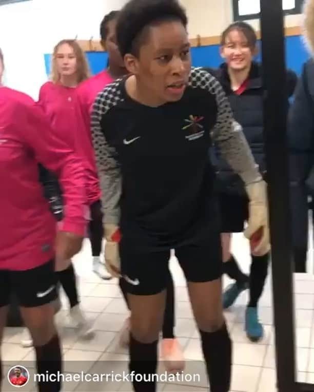 マイケル・キャリックのインスタグラム：「Yes Girls 🙌🏼 #Repost @michaelcarrickfoundation ・・・ Today we fulfilled our Women in Football What If pledge : « #WhatIf we arrange a boot amnesty to ensure that money isn’t a barrier to girls participating in football ». We gifted 96 pairs of brand new football boots to girls football teams who may not have had the equipment and footwear they needed. The girls were over the moon, so many happy smiling faces ☺💫⚽ #charity #givingback」