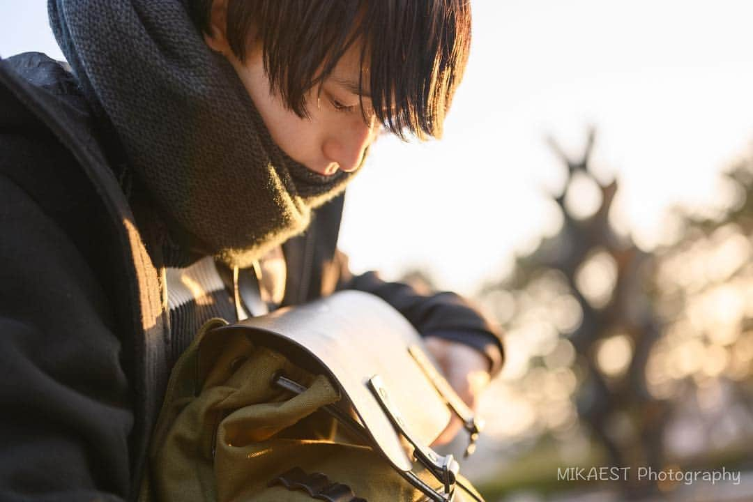 mikaestのインスタグラム：「At sunset . model：@yuumw64 #ヒロシマの王子様 . @GastonLuga さんから素敵なリュックを頂きました😊 王子が使っているのは、PRÅPER(プローペル) - オリーブ＆ブラックです！中にパソコン用のポケットもありますし、カメラ機材もたくさん入るので、オシャレで収納力バツグンです🎒 . ●公式サイトでディスカウントコード「mikaest15」をいれて頂くと15%offになります！‪(期限なし)‬ ●公式オンラインストア　http://gastonluga.com @gastonluga ●日本全国送料無料🇯🇵 ●#GastonLuga #ガストンルーガ #バックパック #リュック ●1/21よりバレンタインキャンペーン❤️バッグお買い上げの方全員にポーチ+ギフトパッケージプレゼント！わたしも素敵なポーチを頂いちゃいました👝バレンタインのギフトにもオススメです！ . .」