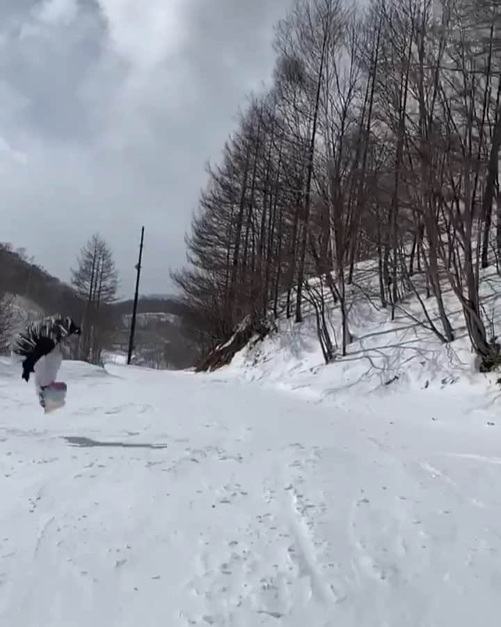 加藤勇也のインスタグラム：「スノボ〜！ 今日も吹雪いてたけど かなり楽しめました🥺  下手だけど温かい目で見てください😂  #スノボ #スノボー #スノボー男子  #男子高生ミスターコン #今日好き #ハイスクール研究室 #川場スキー場」