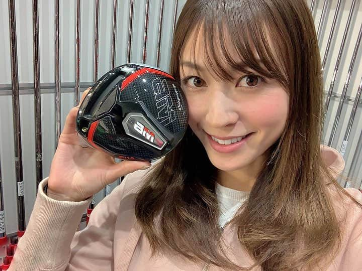 高沢奈苗さんのインスタグラム写真 - (高沢奈苗Instagram)「. 今話題のM6、M5、EPICFLASHを試打しに、クールクラブスへ🏌️‍♀️ . やっぱり最新のクラブは飛ぶ！打ちやすい！✨🧐 . 多分どれが良いのかは人それぞれだと思うけど、個人的にはM6が1番飛んだ🏌️‍♀️✨ . 色んなシャフトで試してみたけど、やっぱり今使っているグランドバサラが打ちやすかった💛 . . 動画はM6の試打🏌️‍♀️ . . . #coolclubsjapan #golf #クールクラブス #スイング碑文谷 #ゴルフ #ゴルフ女子 #クラブフィッティング #ドライバーショット #最新クラブ #エピックフラッシュ」2月4日 21時22分 - nanaetakasawa