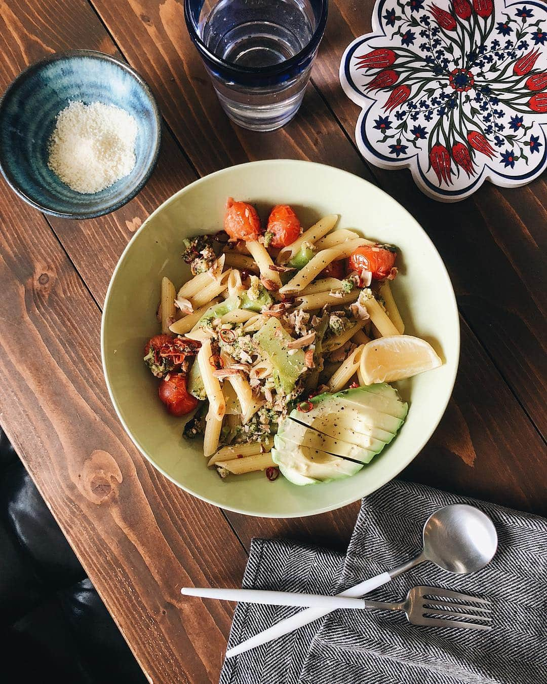 金光みり愛さんのインスタグラム写真 - (金光みり愛Instagram)「ペンネとブロッコリーが食べたい衝動に駆られ🥦 その他使ってるのは、プチトマト、ツナ、アボカド、レモン、アーモンド、唐辛子、レモン🍋🥑 #milliahskitchen」2月4日 21時13分 - milliah_kanemitsu