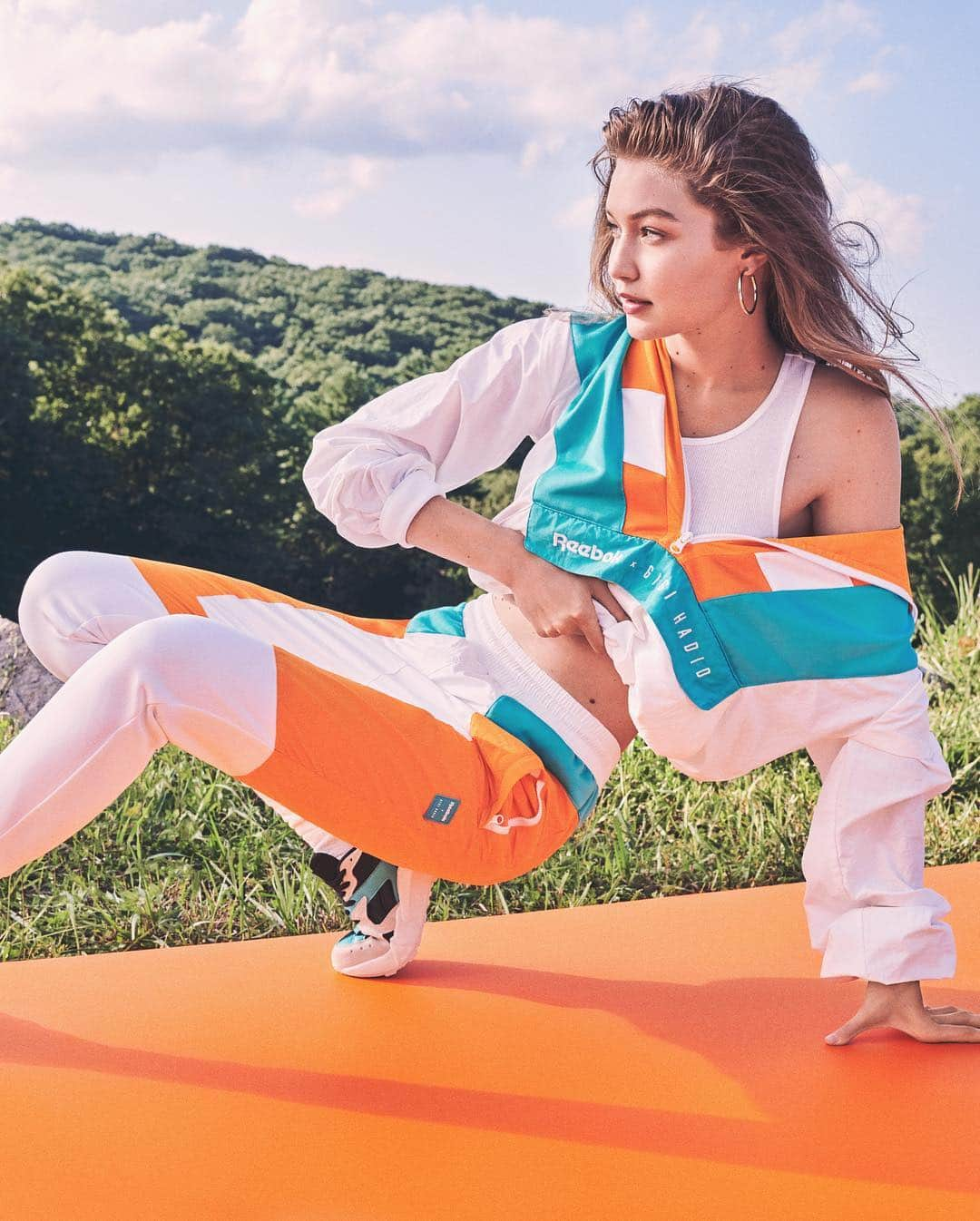 ジジ・ハディッドさんのインスタグラム写真 - (ジジ・ハディッドInstagram)「Designing my first athleisure collection for @Reebok @ReebokClassics was everything I’d hoped. Growing up, sports played such a big part in my life, and many of the lessons I learned as an athlete have been true guides for me in my personal and professional life. Today, two of my high school volleyball coaches have come across the country to NYC to help me launch this first #REEBOKxGIGI collection with a day on the court. 🏐 This amazing collision of worlds is the epitome of what this collection means to me and I really hope you love wearing it in and out of the gym. 🧡 It’s made for play !!!!!!!!!!!! With love. xG (Full collection available tomorrow 2/5 online reebok.co/gigi_collection and in select stores worldwide)」2月4日 21時14分 - gigihadid