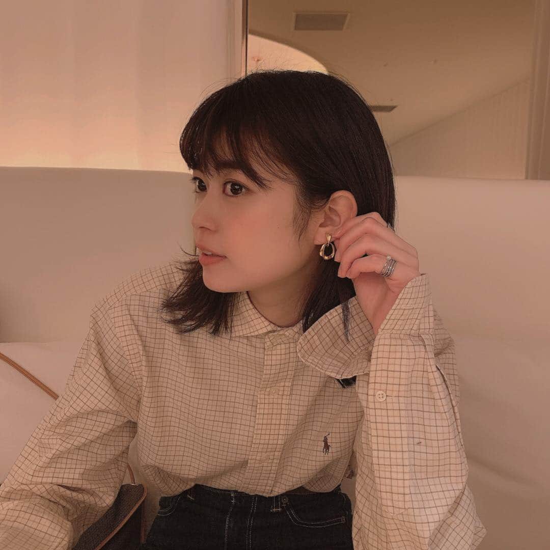 前田亜美のインスタグラム：「. . イヤリングつけたよ✌︎(　˙-˙　)✌︎. . . 健康的な定食頂いた( ´﹀` ). . #腕のゴミがᴾᴼᴵᴺᵀ #イヤリング #古着 #私服 #ami私服 #定食」