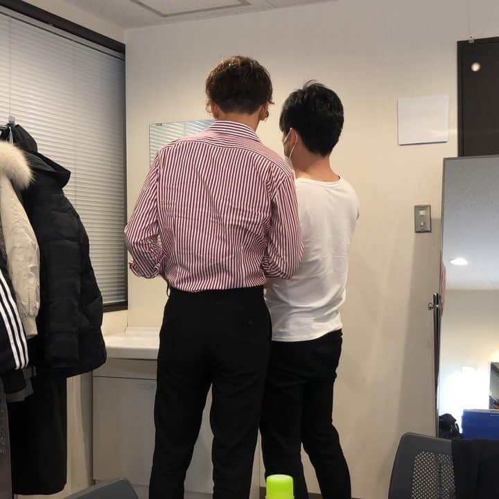 ジヒョク のインスタグラム：「頑張ろう グァンス 1 💋」