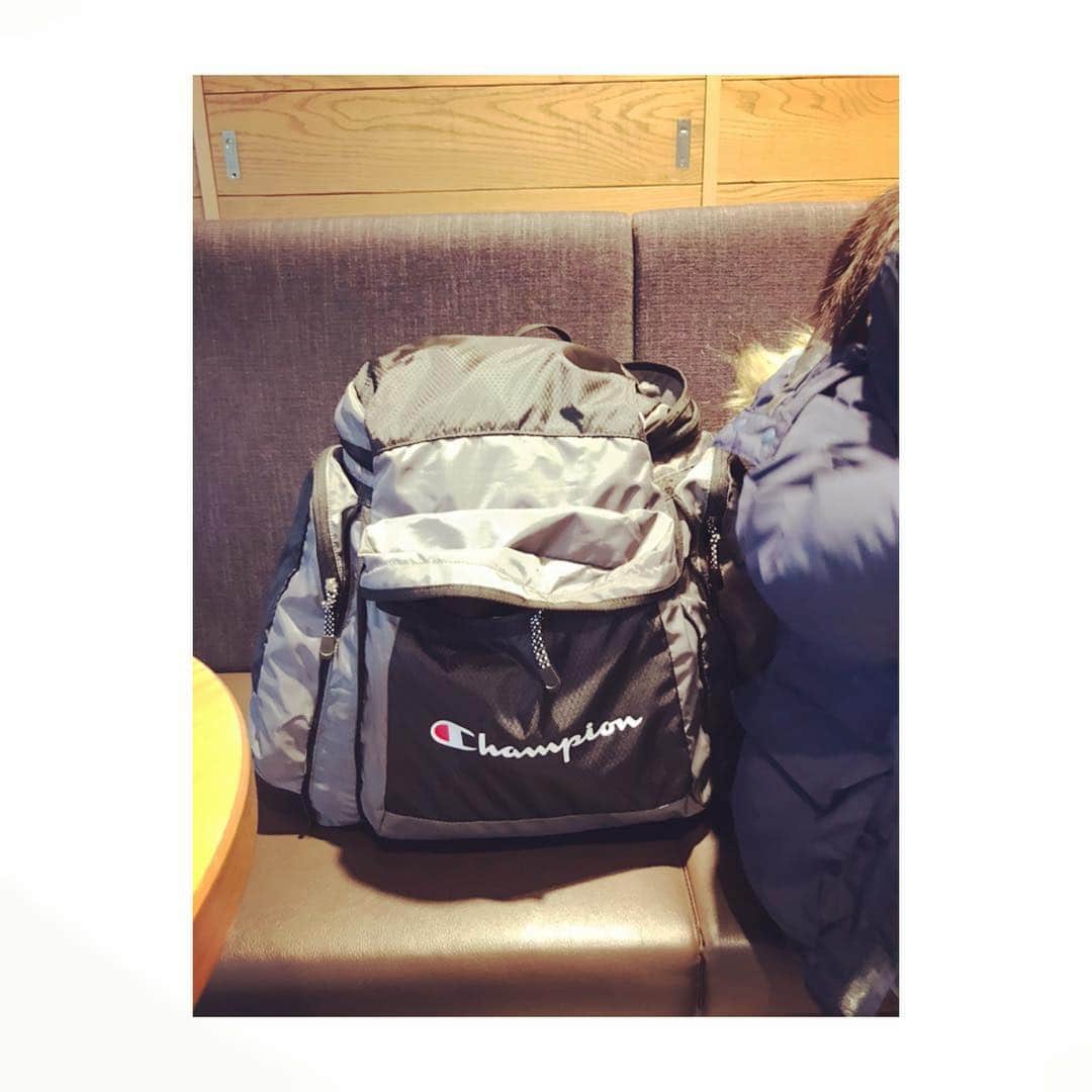 伊藤裕子さんのインスタグラム写真 - (伊藤裕子Instagram)「今日から娘はスキーキャンプへ。 送り出してホッとひと息。。。 と、思いきや。 あぁ、心配だ、、、、、笑 #大きな荷物を持って #懐かしの #新宿スバルビル前 #集合 #スキー #お母さんは心配症」2月5日 10時24分 - yukoito_official