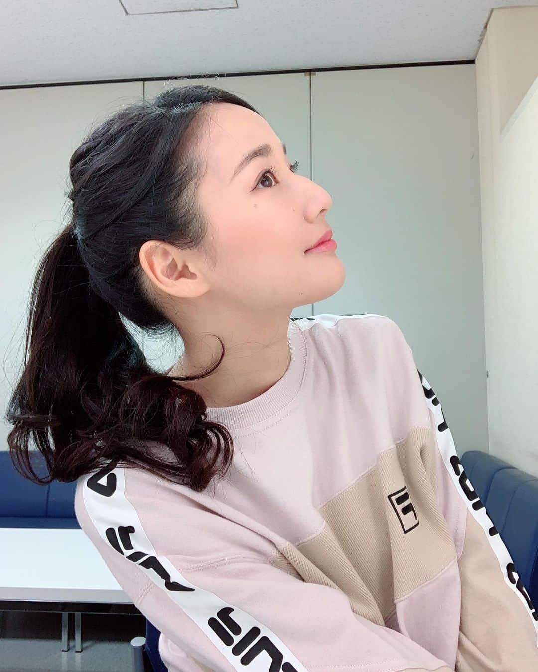 高嶋香帆のインスタグラム：「やっぱり横顔推し 本日も素敵な1日を！」
