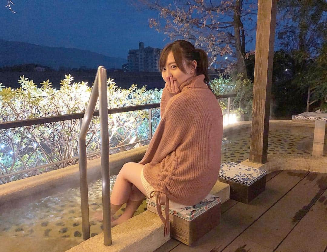 森保まどかさんのインスタグラム写真 - (森保まどかInstagram)「. 足湯はいった♨︎ #温泉 #日帰り温泉 #足湯  #原鶴温泉 #六峰館」2月5日 20時24分 - madokamera_48