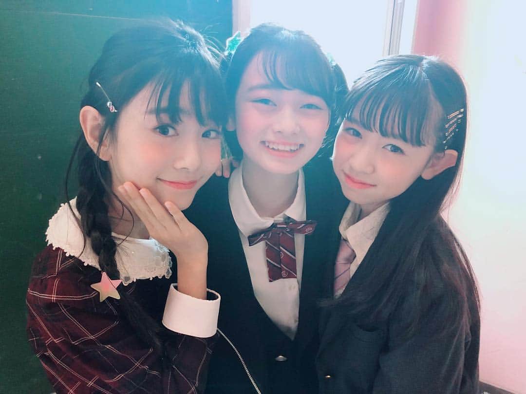 ニコ☆プチのインスタグラム：「. 😘😆😊 #アキユナミサキ #プチコレ8組 #近藤藍月  #高比良由菜  #入江美沙希」