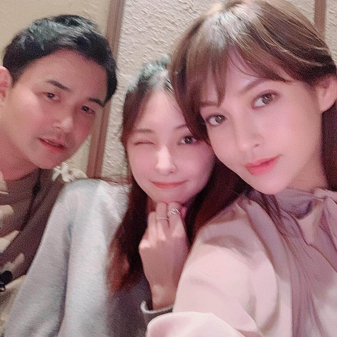 大石絵理のインスタグラム：「のぶ子ともえかと女子会の夜😇 #話題は美肌と健康で持ち切り #のぶ子が一番キメ顔 #のぶさんごちそうさまでした❤︎ ２枚目はファッションチェック(意外とおしゃれ)」