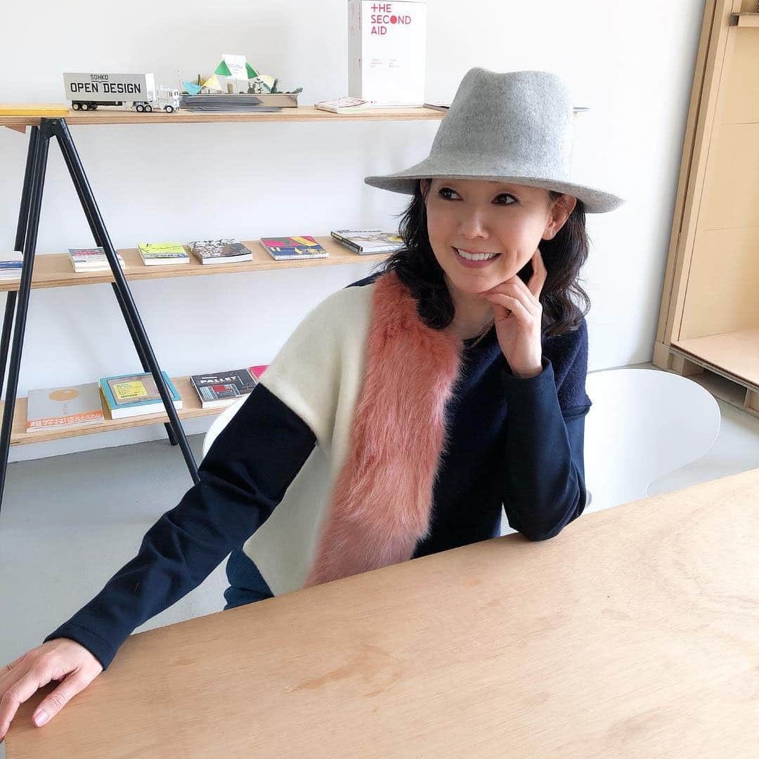 とよた真帆さんのインスタグラム写真 - (とよた真帆Instagram)「打ち合わせ😊 明日は寒くなるそうですね〜早朝からドラマロケ❄️皆さまも暖かくしてお過ごしください  #寒い #ドラマロケ #がんばろ  @coomb_official #50fashion #mahostyle」2月5日 20時53分 - maho_toyota