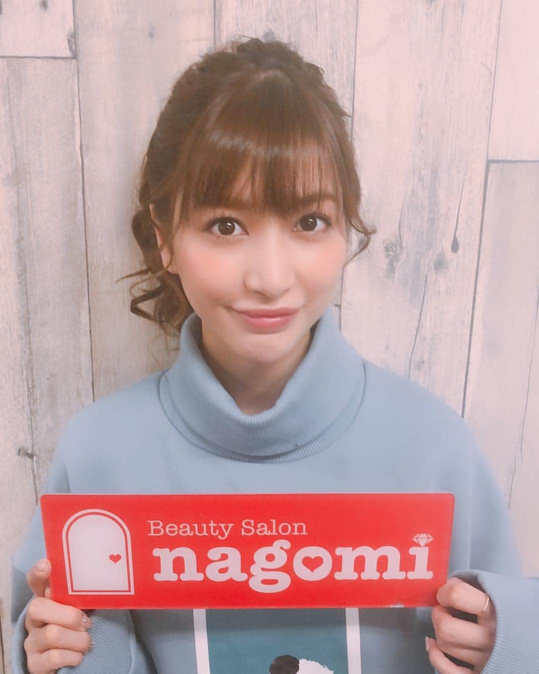 大島麻衣さんのインスタグラム写真 - (大島麻衣Instagram)「先日。いつもお世話になっているnagomiでヘアセットしてもらいました🤩 ふわふわポニーテールにしてくださいって言ったらめっちゃ可愛いアレンジポニーになりました💜 流石のセンスです！！ ありがとうございました🥰 #nagomi #渋谷 #hairstyle #ポニーテール」2月5日 20時53分 - maioshima911