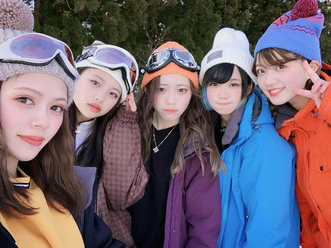 鷹野日南さんのインスタグラム写真 - (鷹野日南Instagram)「初スノボー楽しんでおります🏂 . . . コケまくってお尻いたあい（ ; ; ） . . . . #スノボー #スノボー女子 #instasnow #新潟旅行  #selfie #☃️ #ゲレンデマジック  #ちょす旅ログ」2月5日 13時31分 - hinachan.3