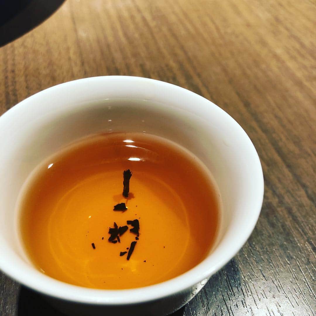 小島瑠璃子さんのインスタグラム写真 - (小島瑠璃子Instagram)「🌱 茶柱たった。」2月5日 13時45分 - ruriko_kojima