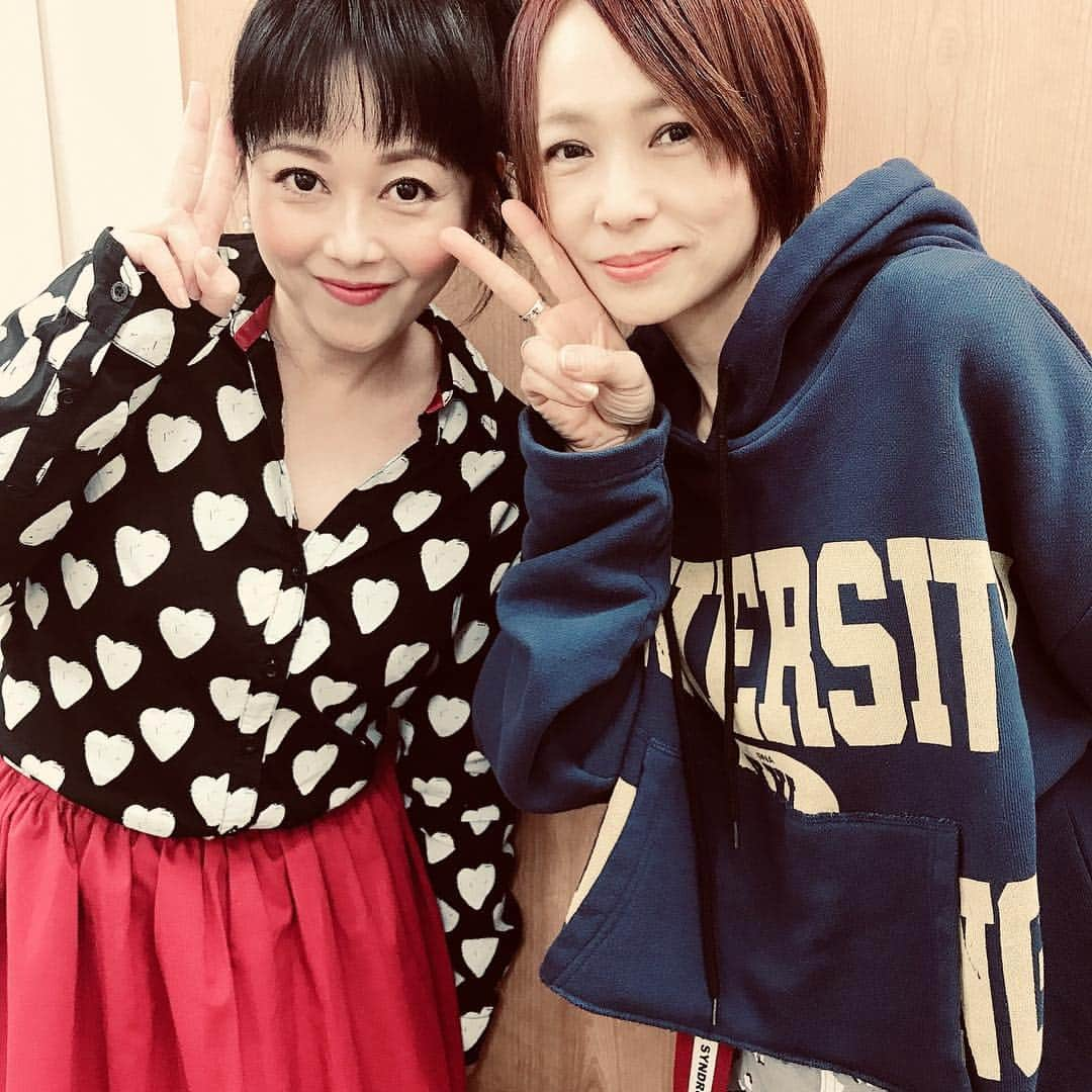 永井真理子のインスタグラム：「4/29「NAON のYAON」に初出演する事になりました！同じく初出演の浅香唯ちゃんと15年ぶりに再会して大興奮❗️以前から彼女とはプライベートでも交流があったので、今回一緒に参加できるのは本当に嬉しい😆じつは同じ誕生日(私が3つお姉さんだけどね)C-girl &Miracle girlで頑張ってきまーす！笑っ」