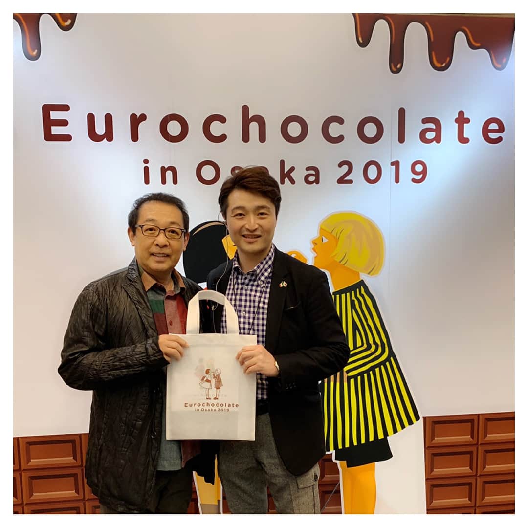 さだまさしさんのインスタグラム写真 - (さだまさしInstagram)「西岡大輔くんと📸 元キョードー大阪で僕の担当だった西岡くんが独立し、今回はイタリアのチョコレートの祭典を企画🍫 サプライズで激励に行って来ました😊 . #eurochocolate  #大阪堂島リバーフォーラム  #さだまさし  #sadamasashi」2月5日 15時21分 - sada_masashi