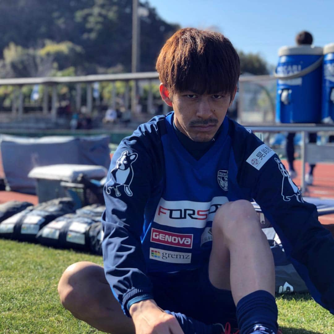 横浜FCさんのインスタグラム写真 - (横浜FCInstagram)「- キャンプ中で体も疲れてきている中でも練習中は笑顔が見られます。いやいや、佐藤選手なんでその顔。 #内田智也 - #藤井悠太 #田所諒 #ヨンアピン @calvinjongapin  #三浦知良 #立花歩夢 #佐藤謙介 #川﨑裕大」2月5日 15時17分 - yokohamafc_official