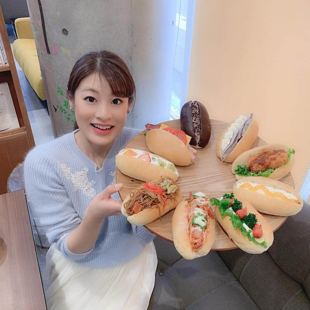 小宮山瑞季さんのインスタグラム写真 - (小宮山瑞季Instagram)「カラフルコッペパン♥️ これどこで食べられると思いますか？？？ ある日帰り温泉施設なんです★ ・ 今週のこれダネッ！では、信州の温泉と共に、温泉グルメもご紹介しますよ！ ・ #コッペパン #カラフル #お惣菜 #スイーツ #パン #温泉 #信州 #hotsprings #土曜はこれダネッ #日帰り温泉 #冬 #温まる #最強 #たこさんウインナー #イチオシ #アート #もったいない #食べるの #グルメ #旅 #長野放送 #小宮山瑞季」2月5日 21時24分 - komiyama_mizuki