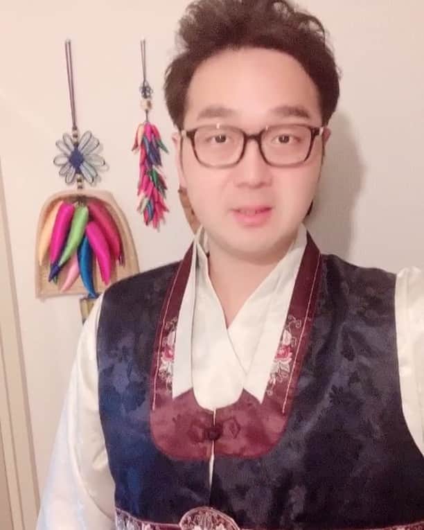 ウ・キリュウのインスタグラム：「旧正月ですので^ ^ファンのみなさんへご挨拶です✨✨새해 복 많이 받으세요~ 今年もよろしくお願いいたします🙇‍♂️#旧正月 #ソルラル #挨拶 #kpop #mc #新年 #2019 #korea #comedy #comedian」