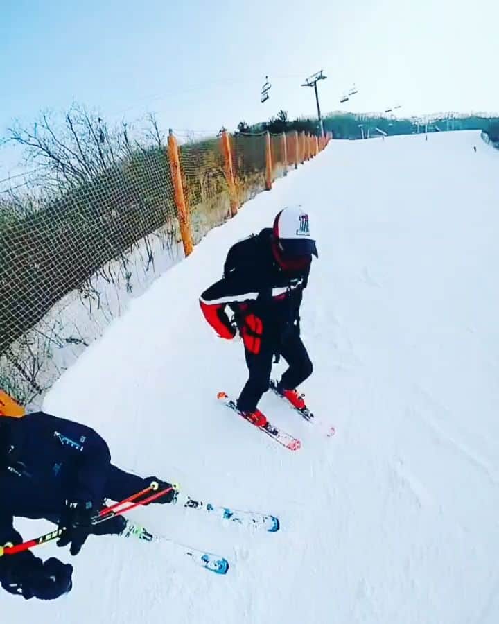 リュ・シウォンのインスタグラム：「. . # 2019✔Frist Ski ⛷⛷ #Fun Ski😉🤩 .」