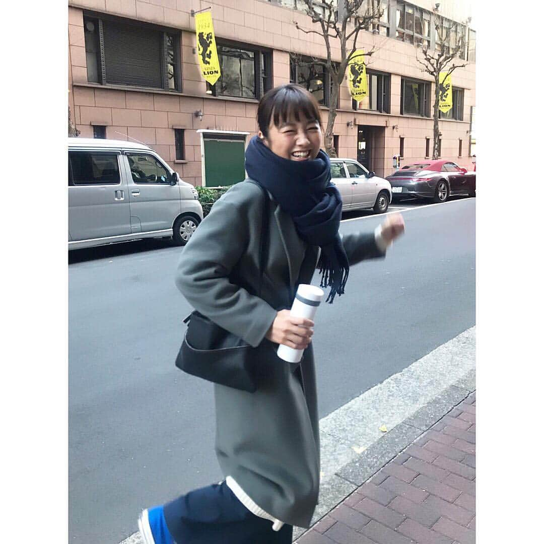 真下玲奈さんのインスタグラム写真 - (真下玲奈Instagram)「インスタの英語表記にテンパり 消えてしまった記事です…😭 . . ananエコ部に入りました！！ . 「ananクールチョイス広め隊」として 地球に優しい活動をしていきます！ . . . 第1弾は 都内での移動は 電車やバスやタクシーを出来るだけ使わずに 【歩いたり、走る】ように心がけています😌 . 自分の身体にも優しいし、 環境にもいい。 . 美味しいお店や、季節を感じれるので ぜひぜひ、ちょっと時間を作って 20〜30分歩いてみませんか？ . 🌍ananwebサイト ↓ https://goo.gl/H8Dbs1 . ※「足立梨花&生駒里奈サイン入りエコバッグが当たる!anan×COOL CHOICE Twitterキャンペーン」 今販売のanan本誌のクールチョイス広め隊の活動として タレント・女優の足立梨菜と生駒里奈さんのサイン入りトートバッグがもらえる ツイッターキャンペーンを実施中！ . . . . .  #ananエコ部 #anan #anan総研 #インスタ英語表記  #COOLCHOICE #クールチョイス #クールチョイス広め隊 #地球に優しく #ほんの少しの優しさ #少しずつ #エコ活動」2月5日 18時09分 - r.mashitaaa.221