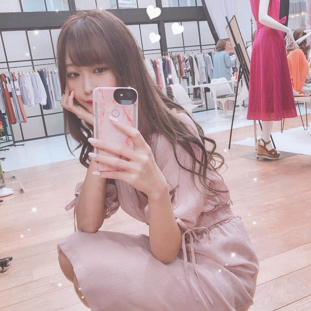 さきぼんさんのインスタグラム写真 - (さきぼんInstagram)「レンアイケイカク(@renaikeikaku_official )の展示会行ってきた🖤 安定にかわいくて5着もオーダーしたよ‪( ´•̥ ̫ •̥` )‬ この試着したワンピも！ . . #renaikeikaku #レンアイケイカク #展示会 #fashion #pink #ピンクコーデ #ootd」2月5日 19時03分 - sakibon69