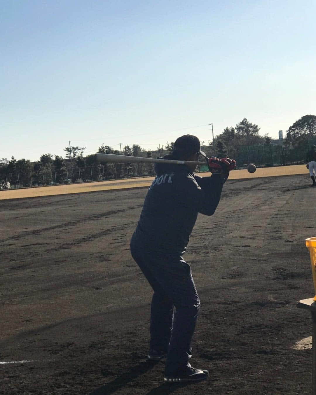 中村紀洋さんのインスタグラム写真 - (中村紀洋Instagram)「. ノック練習の風景⚾️ ここのボールを取ってほしいという気持ちで打ってます。  #野球をしている時が一番楽しい #中村紀洋 #ノックは丁寧にフルスイング #ns_style #ns_method」2月5日 19時21分 - nakamura_norihiro5