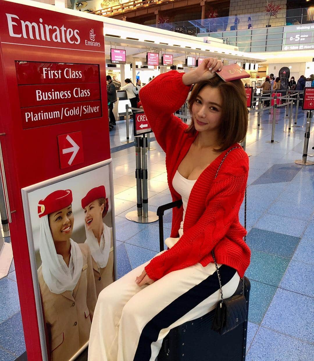 濱野りれさんのインスタグラム写真 - (濱野りれInstagram)「It's gonna be my first time to take emirates 🇦🇪💫 Let's go to Dubai!!! .  #emirates#dubai#arabemirates#airports#hanedaairport#travelgram#travelling#airportfashion#departure#lovetravel#fashionlover #fashonista #travellife #lovetravel #travelgirls #tripstagram #femmetravel #wearetravelgirls #traveltoexplore#travelaroundtheworld#exploretheworld#旅女子#旅行好き#海外旅行#旅好き#空港ファッション#羽田空港国際線ターミナル#エミレーツ航空」2月5日 23時39分 - riregram