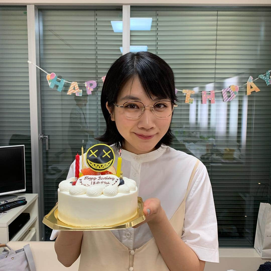 フジテレビドラマ「JOKER×FACE」のインスタグラム：「穂香ちゃん誕生日おめでとうございます🎊 #松本穂香 #jokerface」