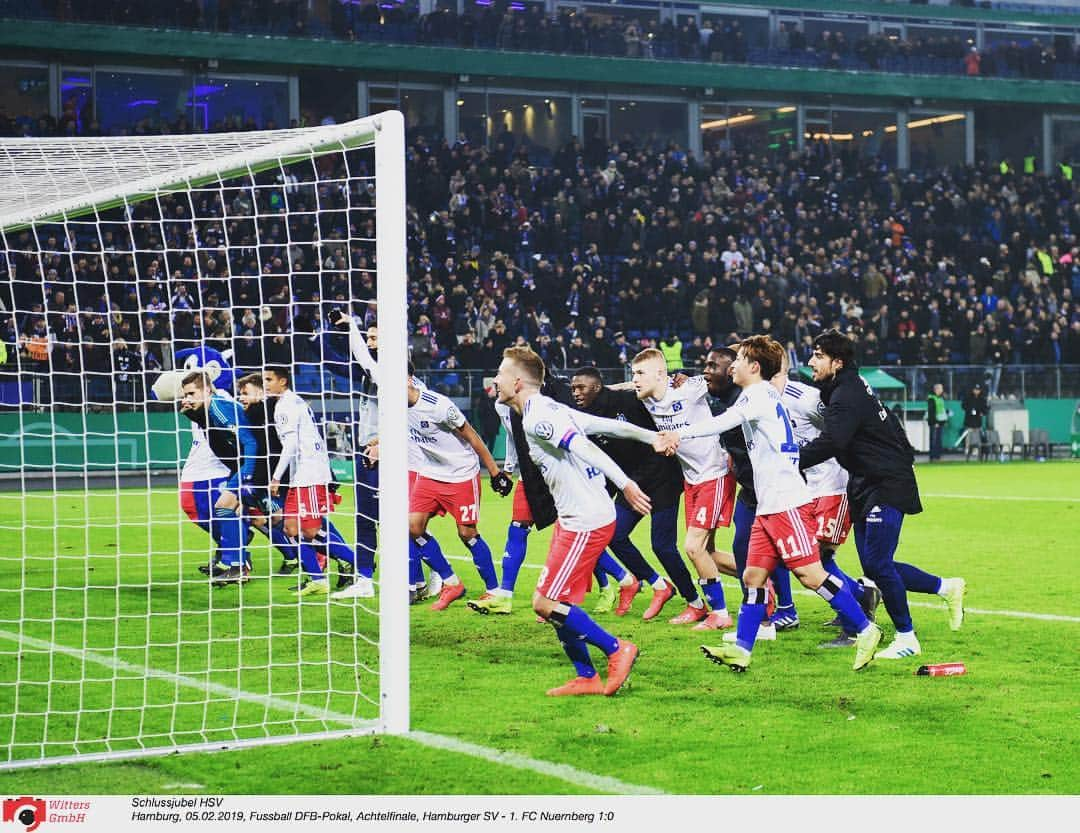 伊藤達哉のインスタグラム：「Viertelfinale 💪🏽⚽️🍾 ドイツ国王杯準々決勝に進出です💪🏽⚽️🍾 #hsv #nurderhsv #dfbpokal #ito #nike」