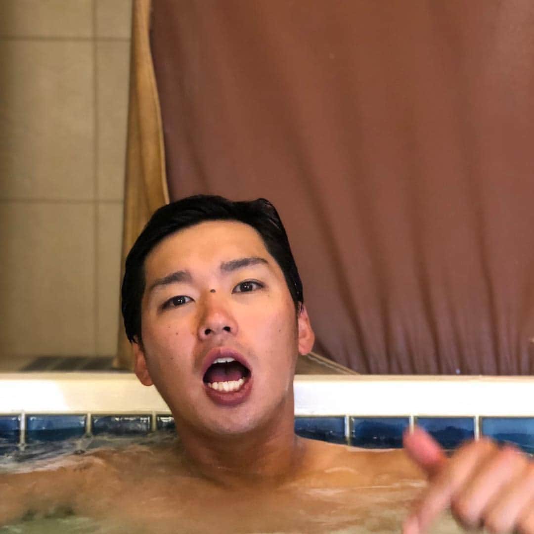 中田翔さんのインスタグラム写真 - (中田翔Instagram)「今日も練習終わりました！！ 今日は、最後交代浴でクールダウン 可愛いりょう多めです笑 最後はちょりさん！！いつも、場の雰囲気を和らげてくれる優しい先輩です！！ #ひちょり#中田#石川#西村#上沢」2月6日 8時36分 - shonakata_official