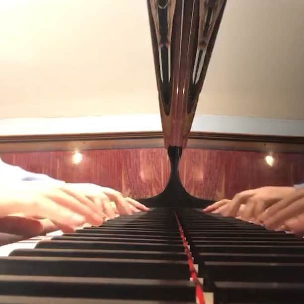 佐藤佳奈子のインスタグラム：「Small part of our rehearsal recordings.. don't know why but all the time I listen to this piece, just remember the best memories of my childhood and feel like crying.. #debussy #petitsuite #menuet #piano #4hands」
