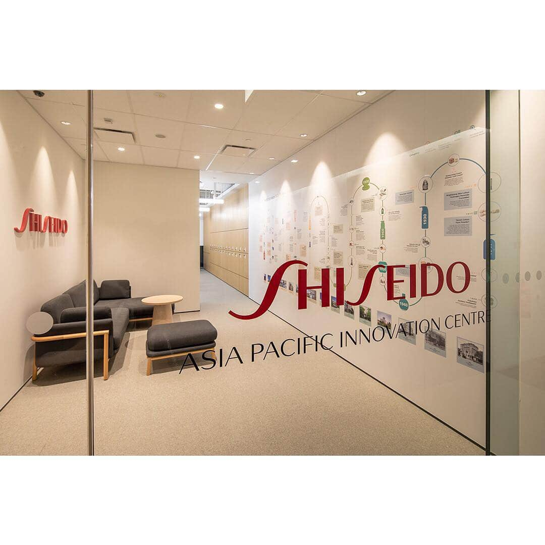 資生堂 Shiseido Group Shiseido Group Official Instagramさんのインスタグラム写真 - (資生堂 Shiseido Group Shiseido Group Official InstagramInstagram)「Introducing our brand new Asia Pacific #Innovation Centre (APIC). The facility will enable open-source innovation in product, packaging and customer research to create products tailored to the climate and diverse consumer base in the APAC region. Researchers will use state-of-the-art technology to study customers' skin conditions, as well as observe how consumers interact with our products in the #BeautyLab. APIC's headcount is targeted to more than double by 2021.   #ShiseidoSingapore  #shiseidoAPAC #shiseidoSG  #peoplefirst #fraserstowersg #officedesign #laboratory #researchanddevelopment #innovationcenter #shiseidooffice #innovationhub #beautylab #資生堂 #研究開発 #研究所 #オフィスデザイン #资生堂 #뷰티 #ความงาม」2月6日 16時01分 - shiseido_corp