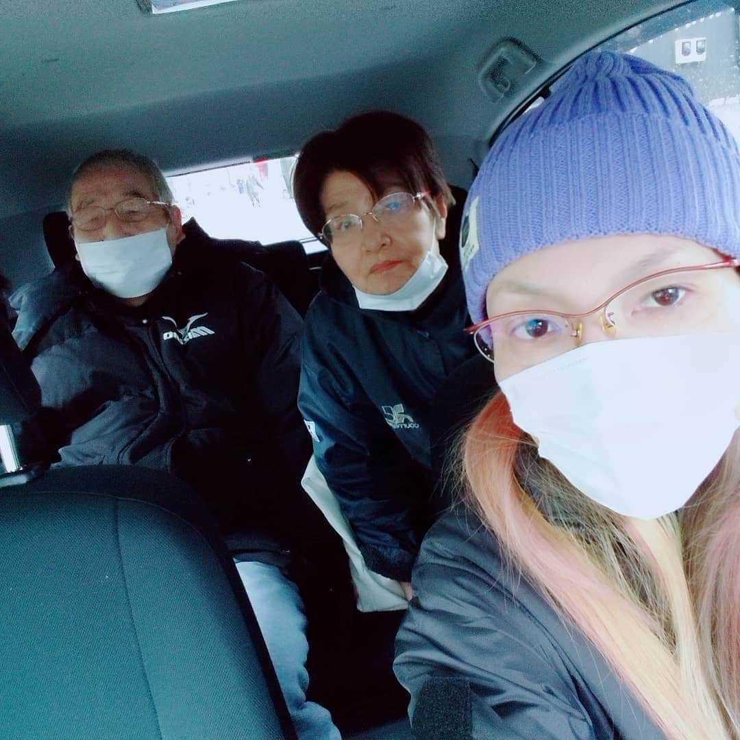 KAORUさんのインスタグラム写真 - (KAORUInstagram)「お父さんの病院へ。 運転、好き♪  #Marvelouspro #両親 #病院 #介護生活」2月6日 10時46分 - yukisaku_88