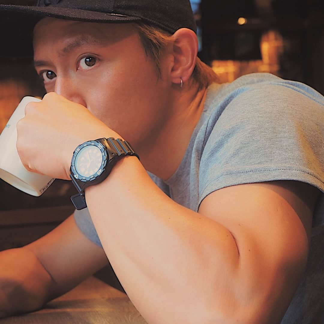 内山麿我のインスタグラム：「2019.2.6 ・ #まろ #maro #mensfashion #mensmodel #japanesemen #dance #dancer #singer #artist  #free #freedom #cafe #待ち #coffeestyle #casio #sdays」