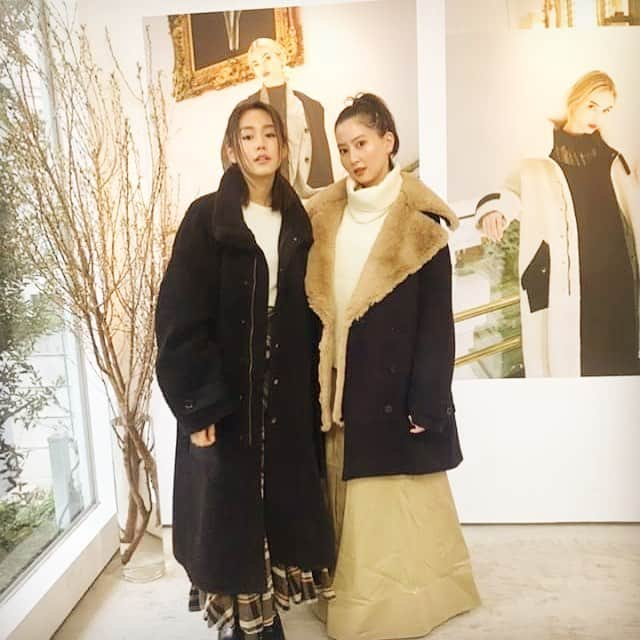 桐谷美玲さんのインスタグラム写真 - (桐谷美玲Instagram)「今年の秋冬のお洋服はだいたいまゆことお揃いになる予定☝️ #ezumi」2月6日 12時08分 - mirei_kiritani_