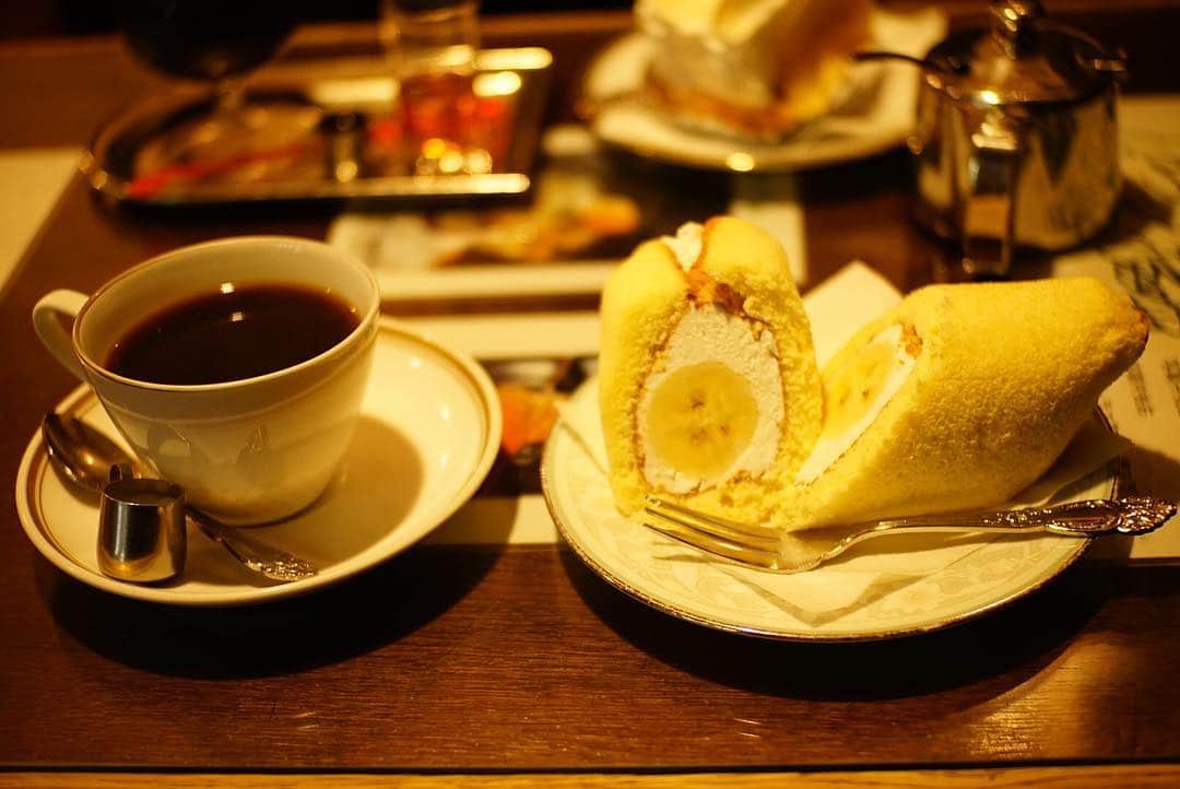 柳下毅一郎さんのインスタグラム写真 - (柳下毅一郎Instagram)「懐かしのバナナボート @浅草アンヂェラス @angelus_asakusa #bananaboat #sweets #asakusa #angelus」2月6日 13時08分 - garth_y