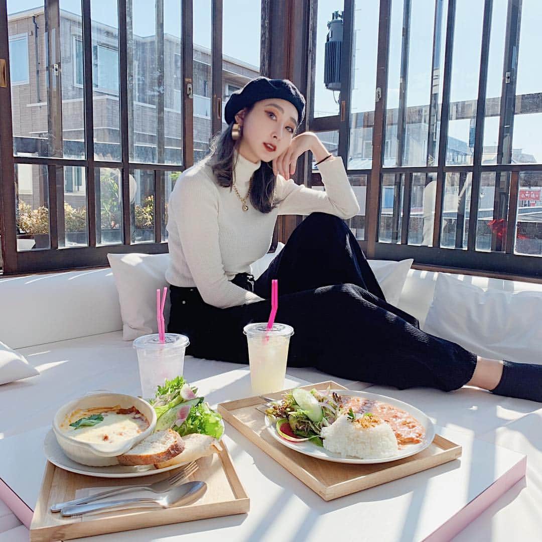 雪琴(YUKI) / DJ YUXIさんのインスタグラム写真 - (雪琴(YUKI) / DJ YUXIInstagram)「鎌倉で1番行きたかったカフェ﻿ #underthepalmo 🌈 太陽ポカポカで気持ちよかった〜〜🥰﻿ まさに #インスタ映えカフェ ！！！笑」2月6日 13時57分 - dj_yuxi