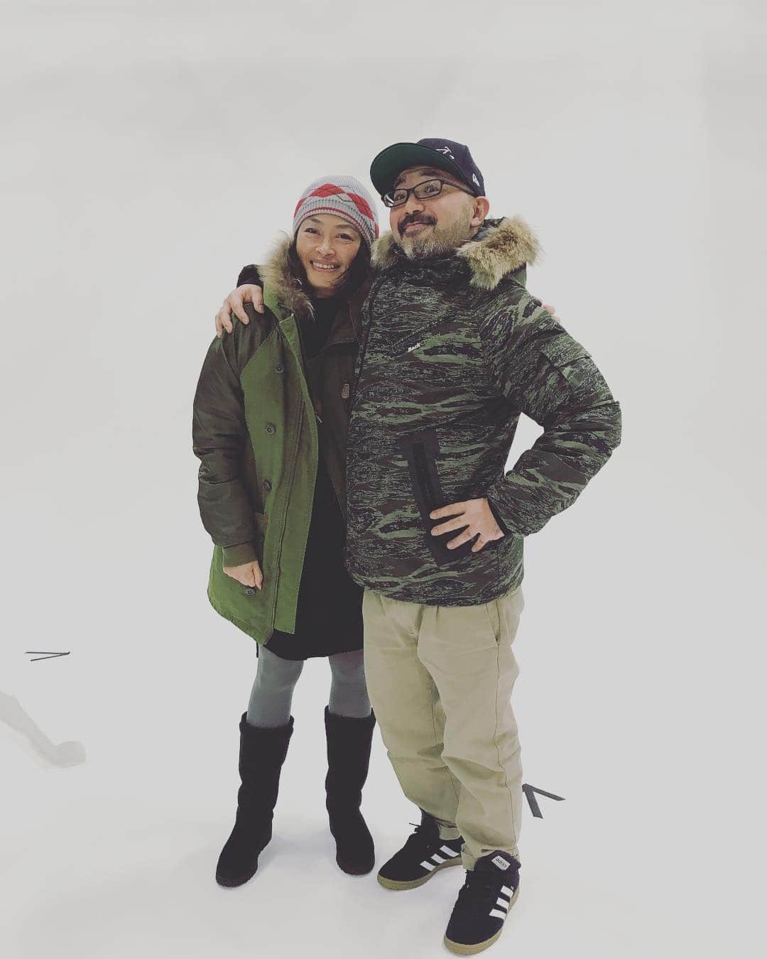 MACKA-CHINさんのインスタグラム写真 - (MACKA-CHINInstagram)「撮影後 スタジオで高見さんと写真撮ったらスキー場でのカップル写真みたくなってしまった。⛷NITRO MICROPHONE UNDERGROUND X KAORUTAKAMI. 2019年 またお仕事一緒にできて嬉しいです！ありがとうございます。」2月6日 23時39分 - opec_hit