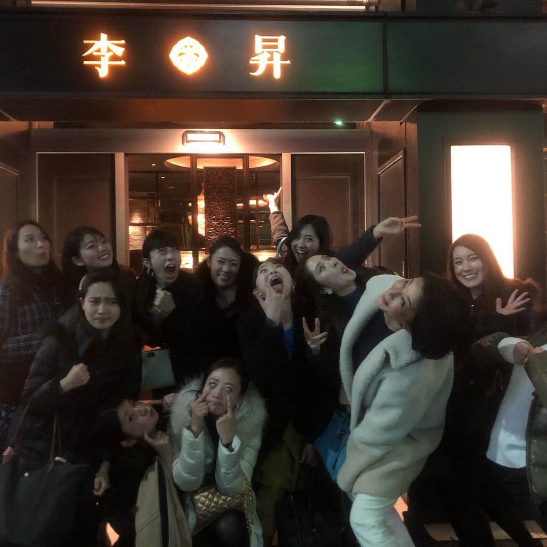 高嶋ちさ子さんのインスタグラム写真 - (高嶋ちさ子Instagram)「愛知県芸術劇場コンサートホールにて。終演後いつもと違う写真を撮ろうとと、3Dな感じ出して見た。 宴会はお肉！デザートはカキ氷！ 楽しい一日でした」2月6日 23時48分 - chisakotakashima