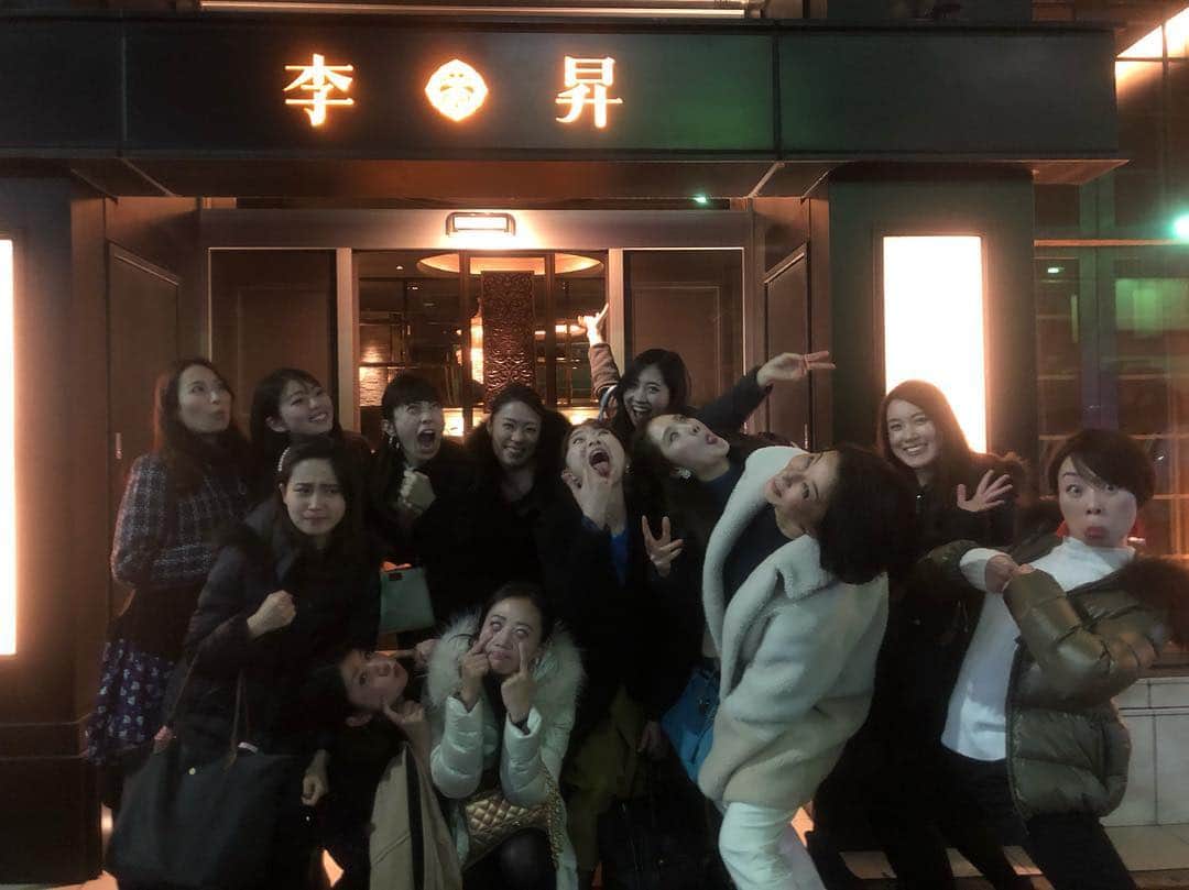 高嶋ちさ子さんのインスタグラム写真 - (高嶋ちさ子Instagram)「一番面白い写真が見切れてたので再度。どこかにゴリラがいます」2月6日 23時50分 - chisakotakashima