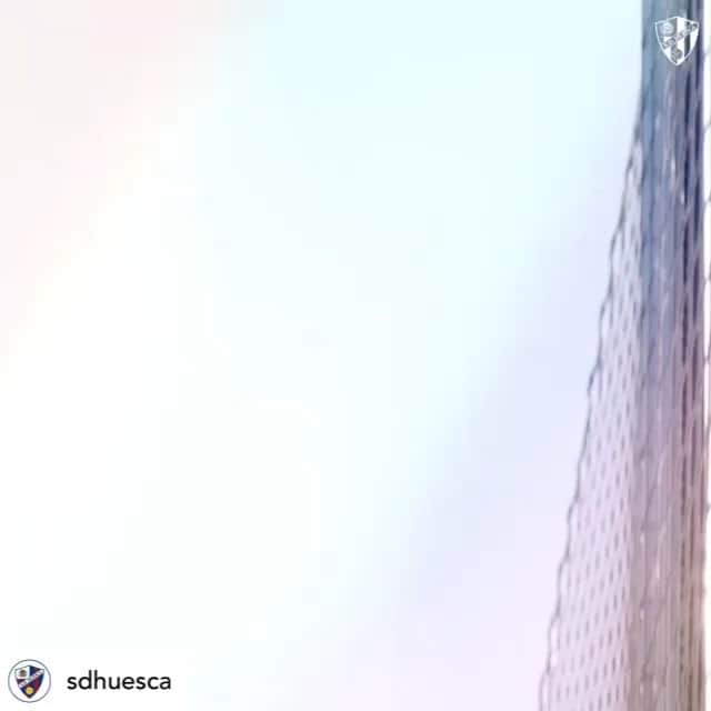 フアン・パブロ・アニョル・アコスタのインスタグラム：「Posted @withrepost • @sdhuesca La guinda del pastel al mercado invernal de la @sdhuesca. ¡Bienvenidos! @juanpii85 @dieguez_5」