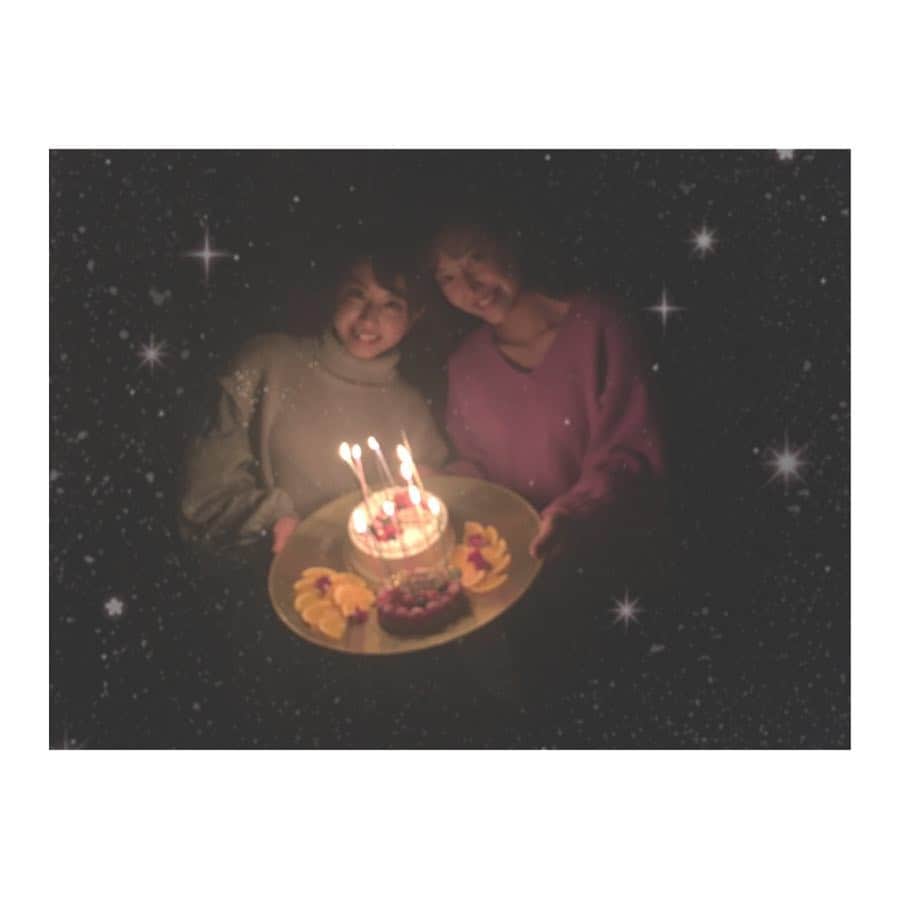 小澤陽子さんのインスタグラム写真 - (小澤陽子Instagram)「in private❁  先日。みんなで まどかちゃんの誕生日🎂 祝うつもりが、、、 私の みんなのKEIBA卒業🏇🌸も 祝っていただきました😭♥︎♥︎ 嬉しすぎるぅー。。泣  #サプライズ #まどかちゃんとスマホケースおそろだた📱 #ぼやけてるのも味がある」2月6日 17時41分 - yoko.ozawa729