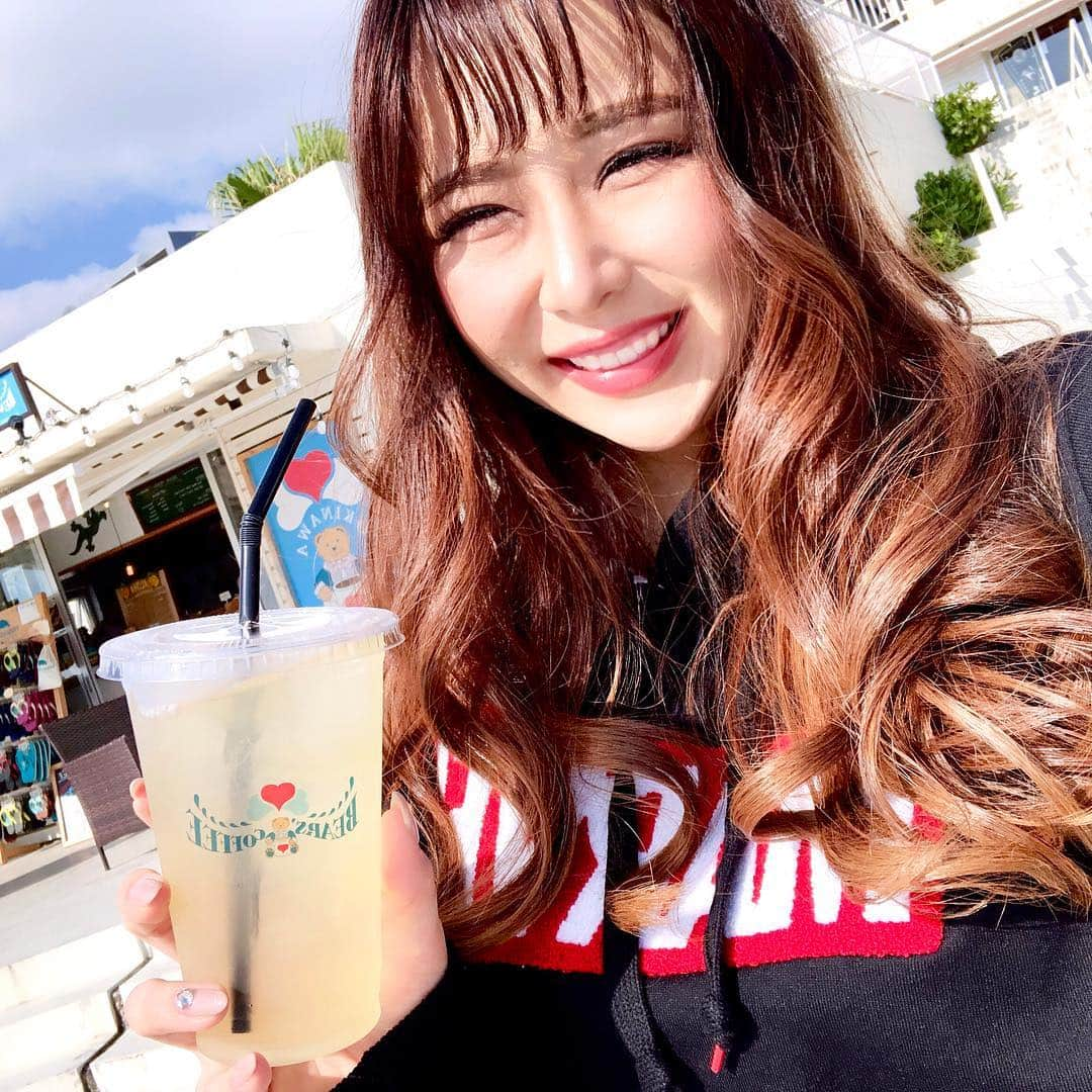 神宮 若奈さんのインスタグラム写真 - (神宮 若奈Instagram)「Aloha🌴💗 @bears_coffee . . . 瀬長島で可愛い可愛いお店を発見したの💗 . 南国フルーツのドリンクが たくさんあったよ💗💗💗 . . #okinawa #senagajima #umikajiterrace #bearscoffee #drink #coffee #cafe #aloha #可愛い #カフェ #ジュース #瀬長島 #沖縄 #笑い方のくせ #like #follow #follower #instagood #旅スタグラム #飲みスタグラム #カフェ巡り  #カフェスタグラム #インスタグラム」2月6日 17時42分 - jinguwakana