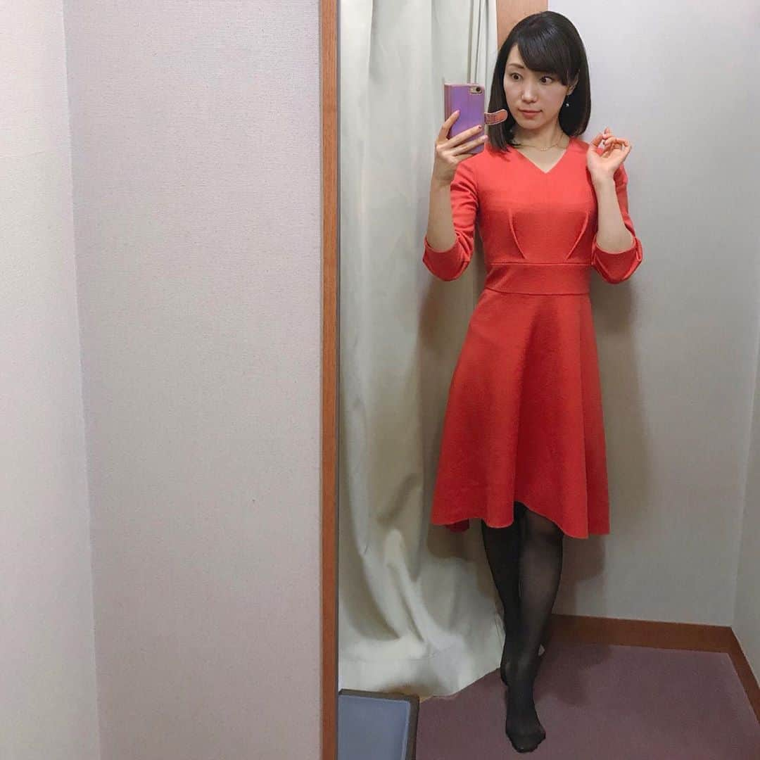 元井美貴さんのインスタグラム写真 - (元井美貴Instagram)「2/4の立春を過ぎ、衣装が春の色になりました🌸黒ストッキングが好きなのでついはいてしまいますが、そろそろ衣装には重くなってきますねぇ #今日の衣装 #TBSNEWS #気象予報士」2月6日 17時51分 - mikimotoi