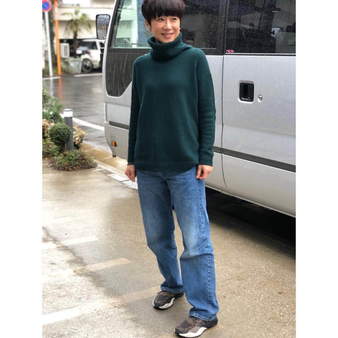 黒田知永子さんのインスタグラム写真 - (黒田知永子Instagram)「おかしい！仕事の時は晴れ女のはずなのに、今日は朝から雨☔️ でも、若い女の子（とはいえ、お子さんがいらっしゃる）や、可愛い子供達との撮影もあり楽しかったので良しとしましょう👌😊 #雨の中のロケ #晴れ女  のはず！ #黒田知永子  #chiekokuroda」2月6日 18時13分 - kuroda_chieko