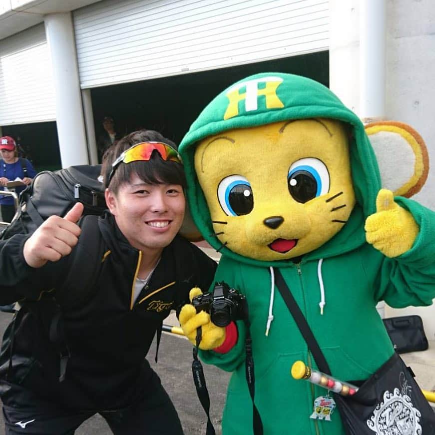 馬場皐輔さんのインスタグラム写真 馬場皐輔instagram おつかれさまです 今日は帰りにキー太とのツーショット撮ったよ Happy 馬場皐輔 阪神タイガース キー太 沖縄 2月6日 18時16分 Baaaaaaba1515