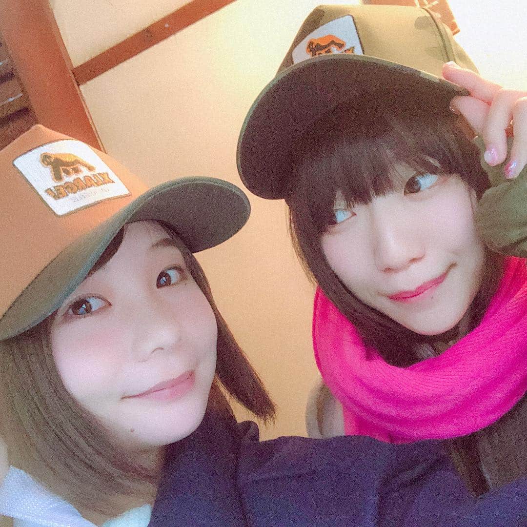 真奈さんのインスタグラム写真 - (真奈Instagram)「今日はでかみちゃんにに会ったよ！ でか大好き！🍊 . . #xlarge さんの帽子を おそろいで頂いたよ！ ありがとうございます☺️🧡」2月6日 18時52分 - manatmnt0116