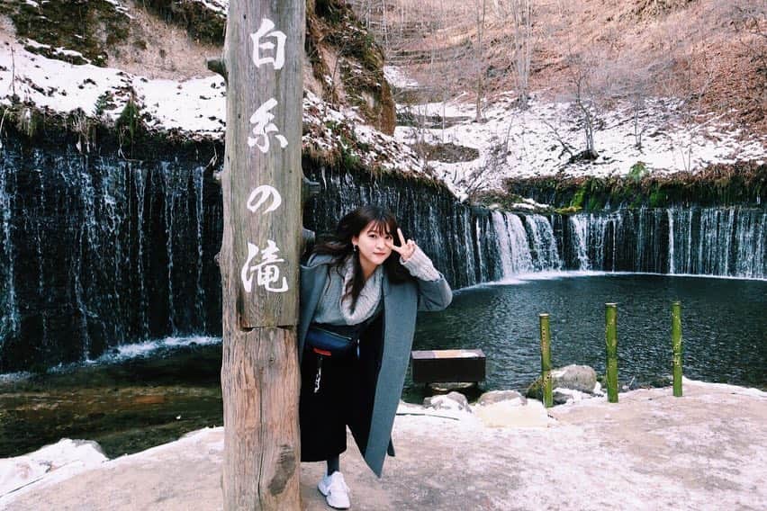 森高愛さんのインスタグラム写真 - (森高愛Instagram)「白糸の滝 . ほんの少し歩いたところにある雪と滝 とっても綺麗でした✌︎ 私が見に行った時は人がいなかったのでのんびり見れた🙋‍♀️ . あと、個人的にはテラスハウス見てるので、テンション上がりました☺︎❤︎笑 . #白糸の滝」2月6日 20時23分 - ai_moritaka_official