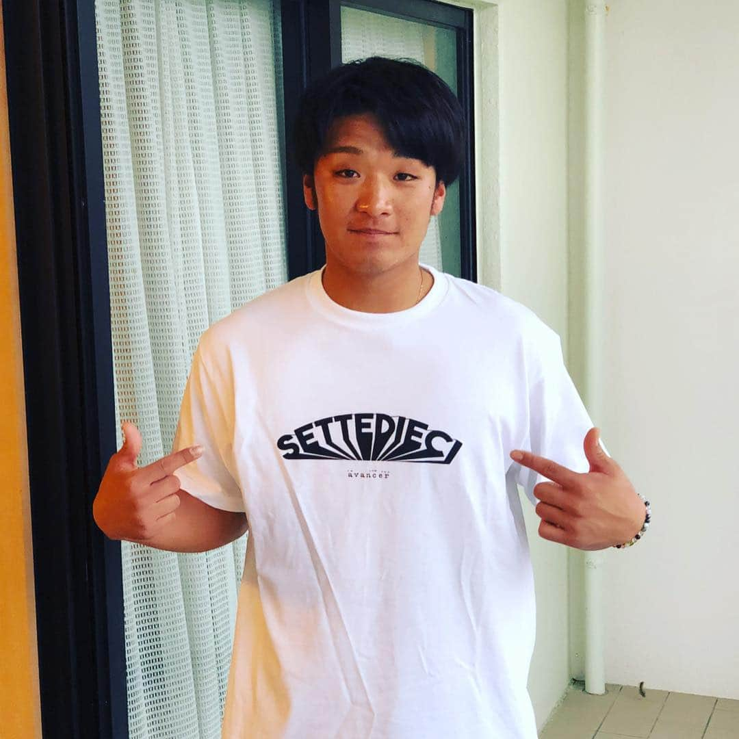 松田遼馬さんのインスタグラム写真 - (松田遼馬Instagram)「おしゃれな西田直斗がデザインした Ｔシャツ(^^) ありがとう😊 今度はスーツお願いします(^^)笑 #西田直斗」2月6日 20時17分 - r.matsuda42